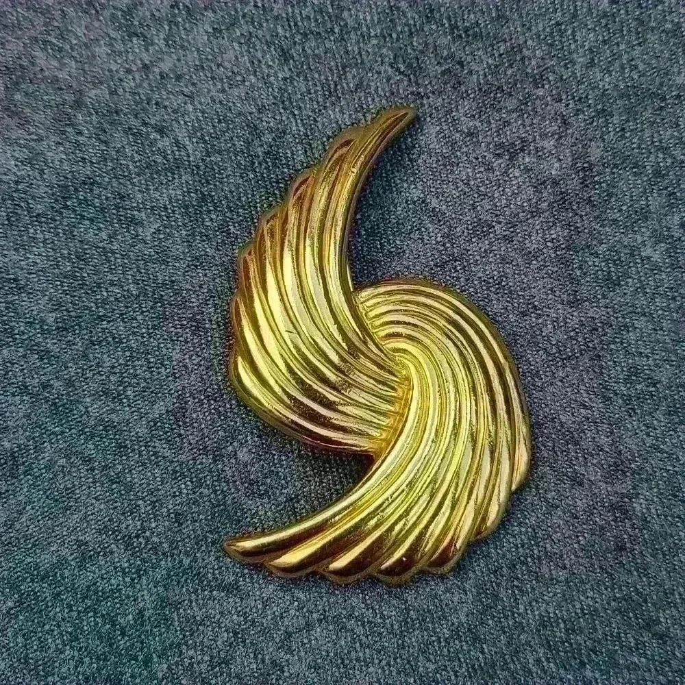 Trifari Gold-toned brooch